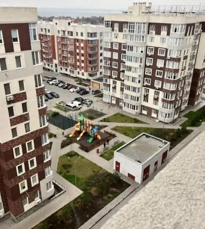 в уютном новом жилом комплексе возле моря *